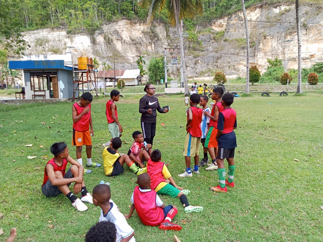 Gol Semata Wayang SSB Cenderawasih di Sumbangkan Oleh Striker Christian Kabes pada Laga Uji Coba dengan SSB Hidayatulllah