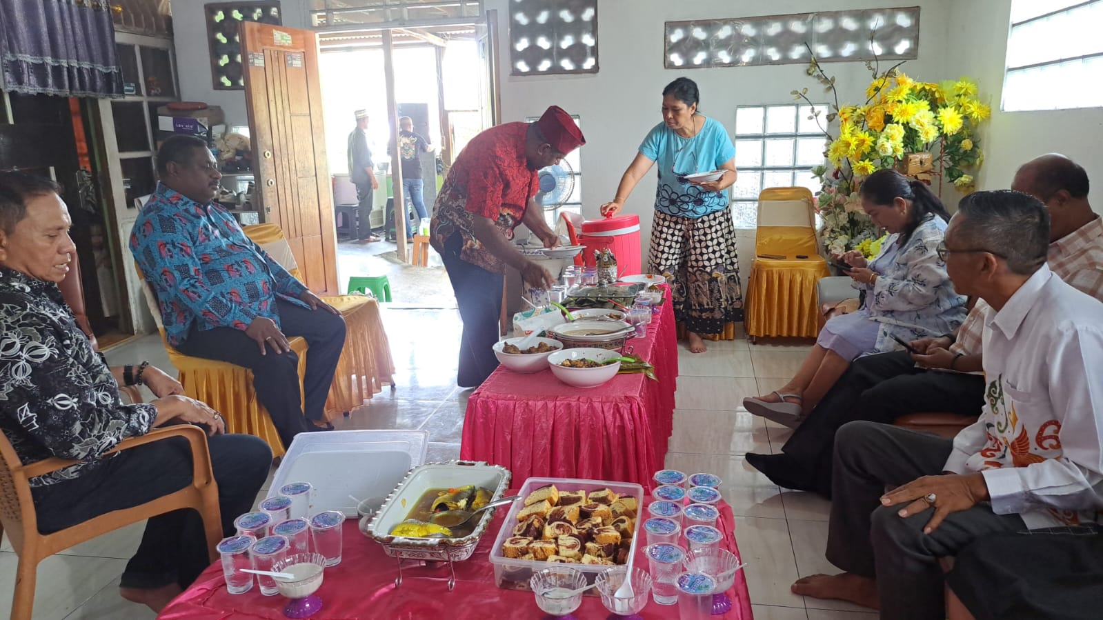 Silaturahmi di Open House Lebaran Kepala Suku Buton Papua: BMD dan HYU Hadir Bersama Rombongan