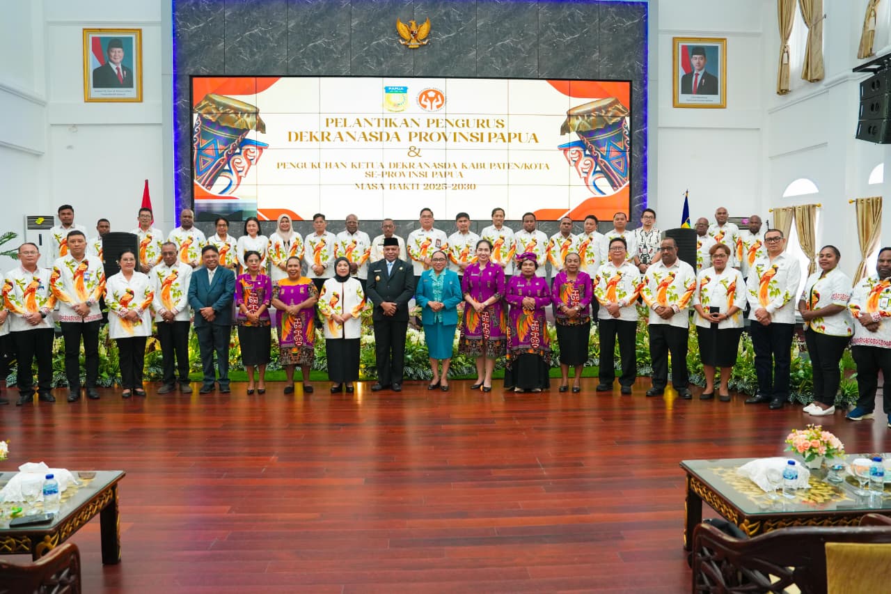 Fakhiri Resmi Lantik Pengurus Dekranasda Papua 2025–2030 dan Posyandu, Tekankan Pemberdayaan Perajin Lokal