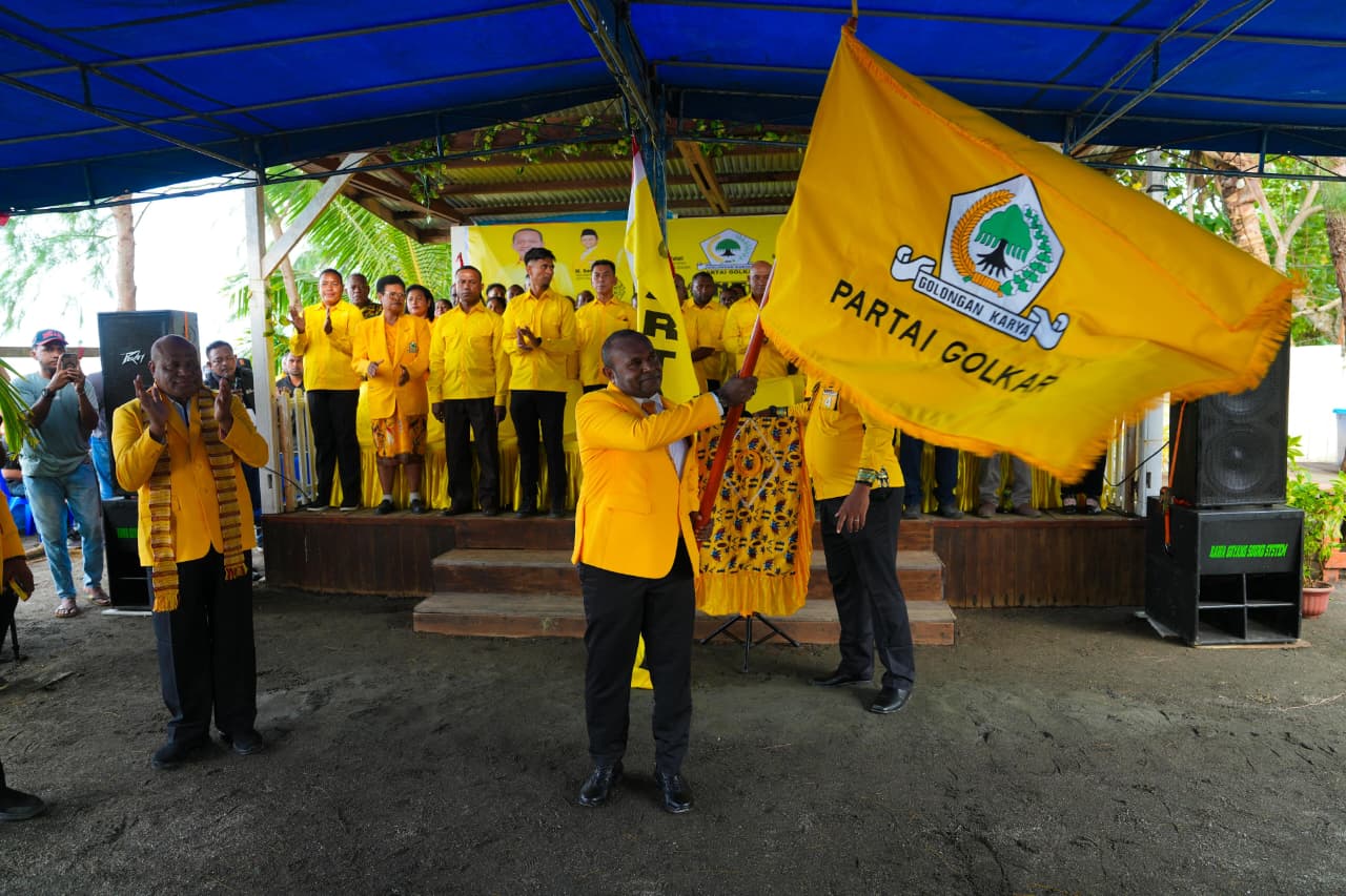 Ketua Golkar Papua Lantik Dominggus Cutue Pimpin Golkar Sarmi, MDF: “Golkar Harus Hadir Membawa Solusi bagi Rakyat”